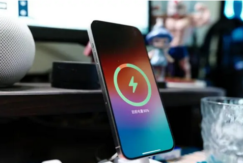 湘西苹果15换屏服务分享用什么充电器给iPhone15充电更好 